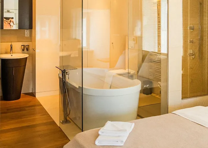 Kaiser - Centre Of *